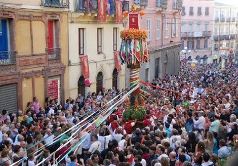 Религиозная процессия в день Феррагосто в Сассари.